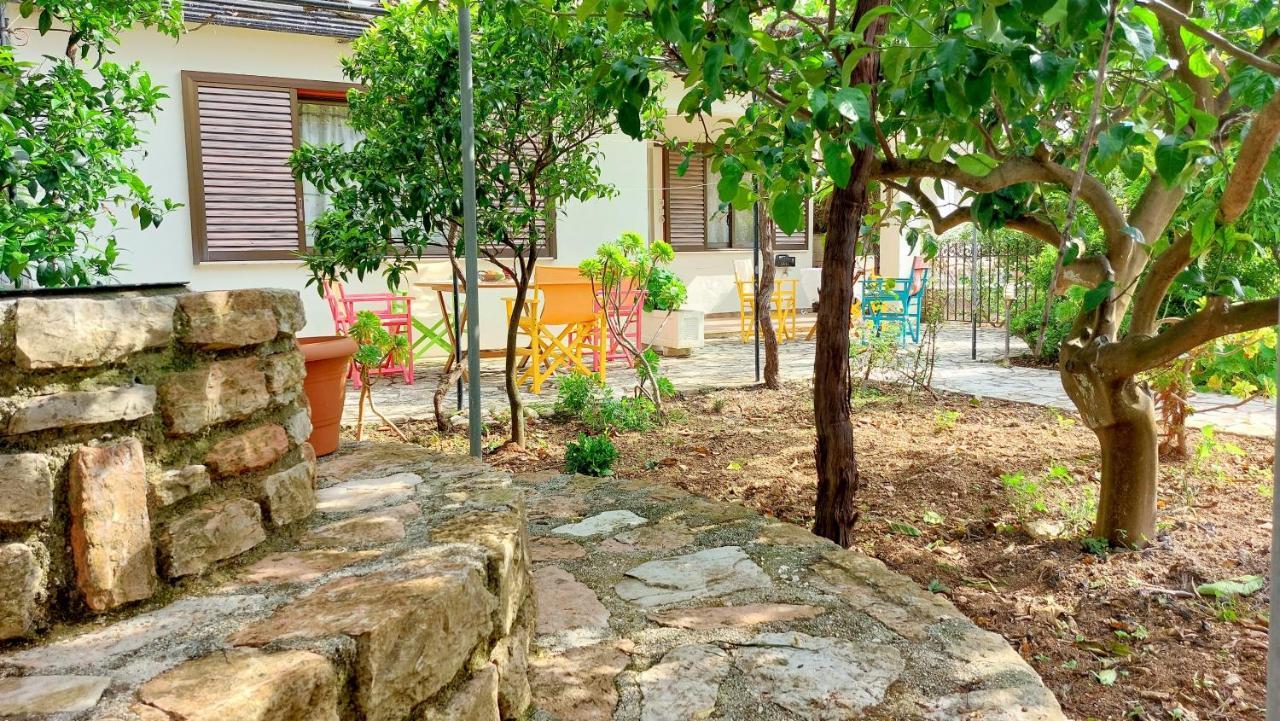 Lourantos Studios & Apartments Вати Екстериор снимка